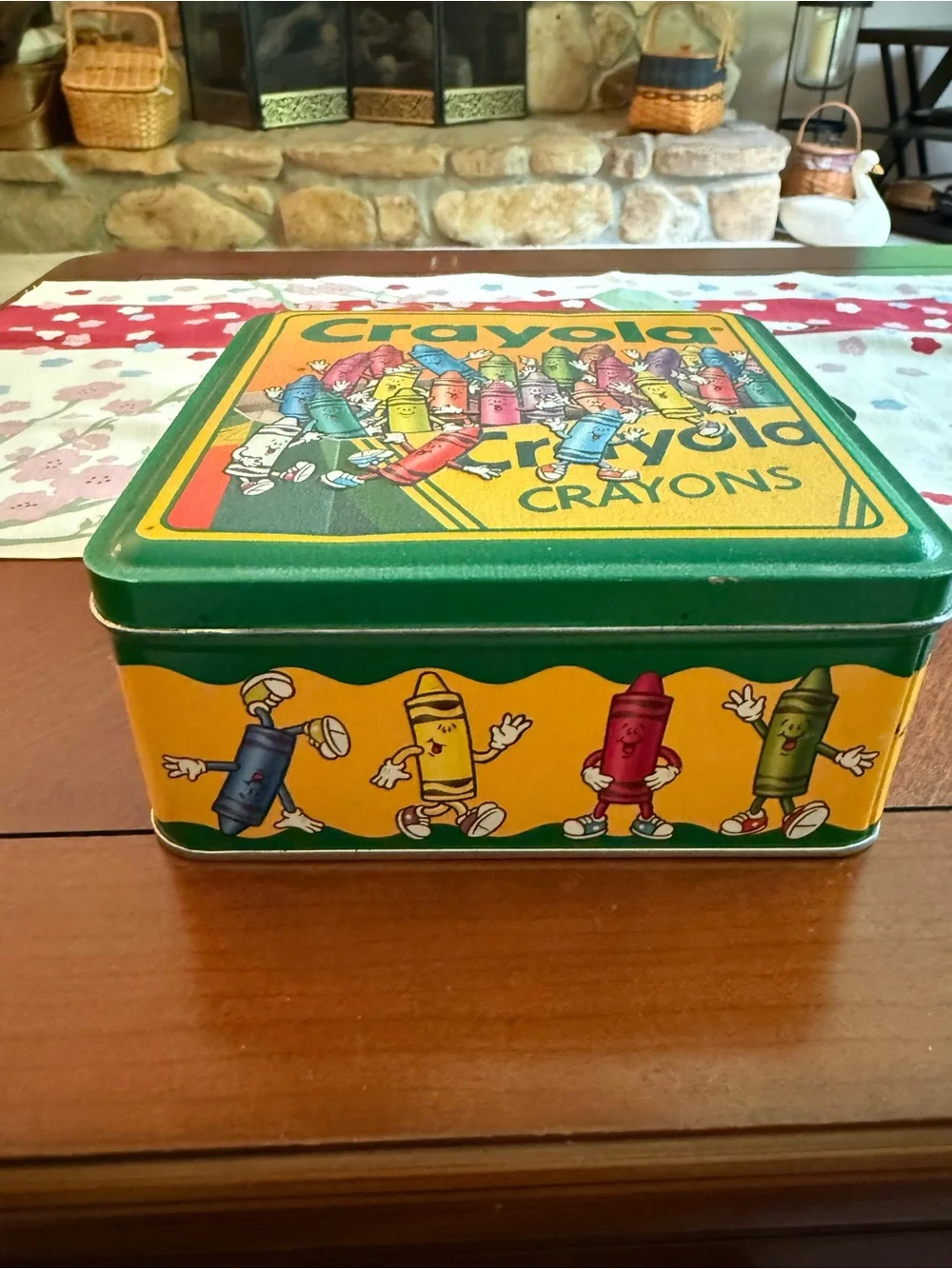 Crayola Classic Collectible Tin with Assorted Crayons